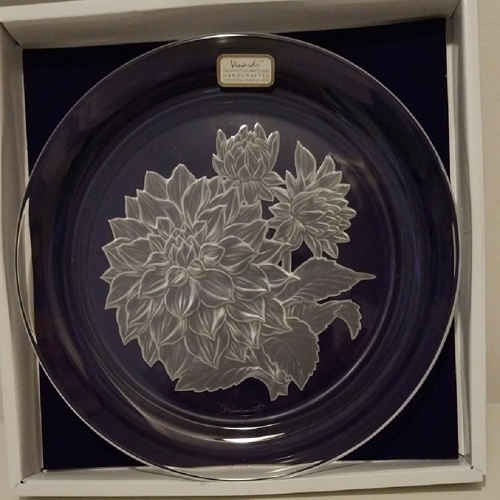 Vinardi Handcrafted Crystal Art Engraving Signed Plate